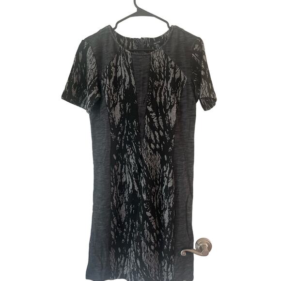 Crazy Line Short Sleeve Knit Dress, Knee Length, Size 10, B88, $42 - Picture 1 of 3
